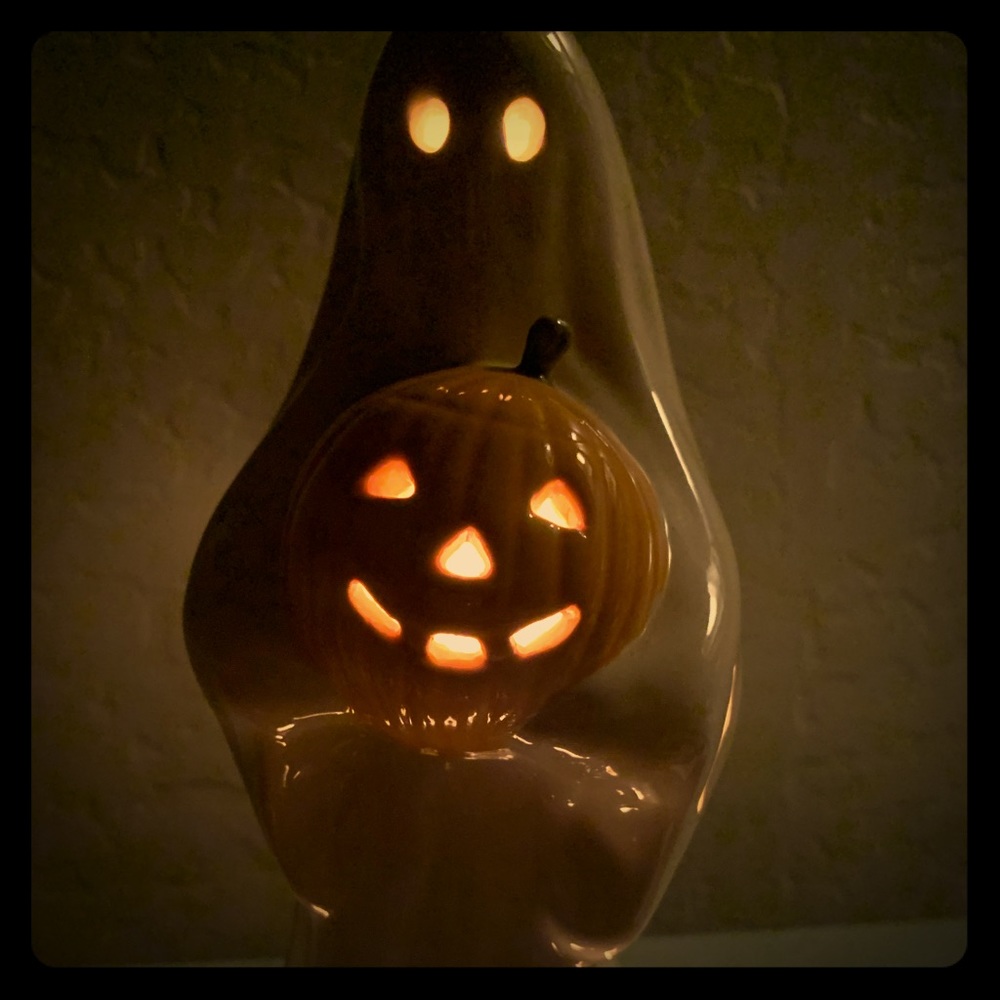 Halloween  jack-o’-lantern light up porcelain